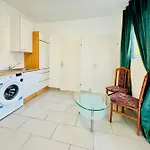 Affordable 2Br Aptartment Direct Access To City